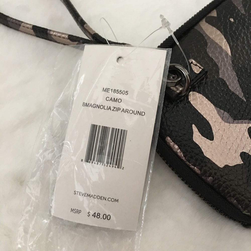 NWT Steve Madden Camo Wristlet - Picture 2 of 6